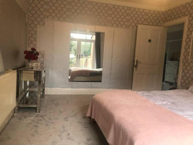 Double Bedroom Μάντσεστερ Εξωτερικό φωτογραφία